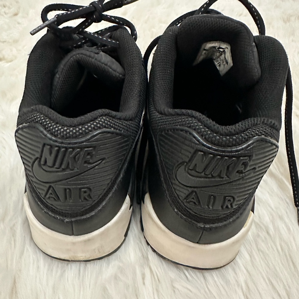 Nike Air Max Black and White Youth or Women's Sneakers - Picture 3 of 4